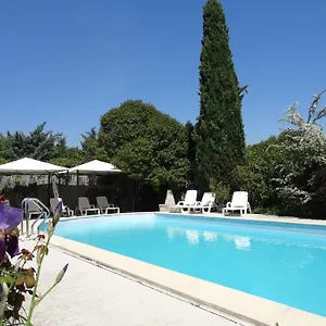 https://le-moulin-des-ocres.fr-provencehotel.com
